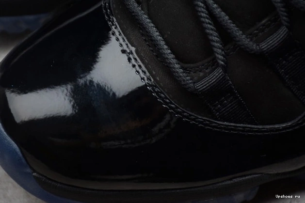 378037-005 Cap 11 Gown  Jordan and Retro 1123